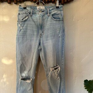 Abercrombie & Fitch Mom High Rise Curve Love Jean Light Wash Raw Hem | 27 /4R